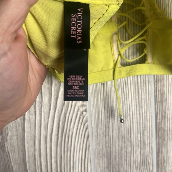 Victorias Secret 36C unlined demi bra Front Closure Racerback Yellow - Picture 3 of 4
